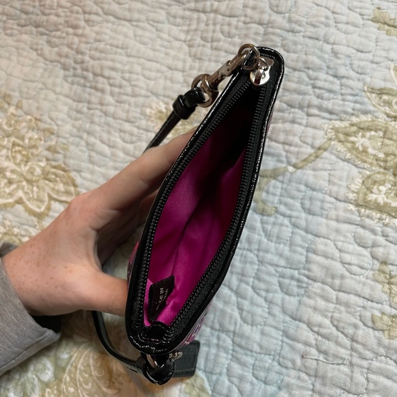Coach Poppy Wristlet - Picture 4 of 4